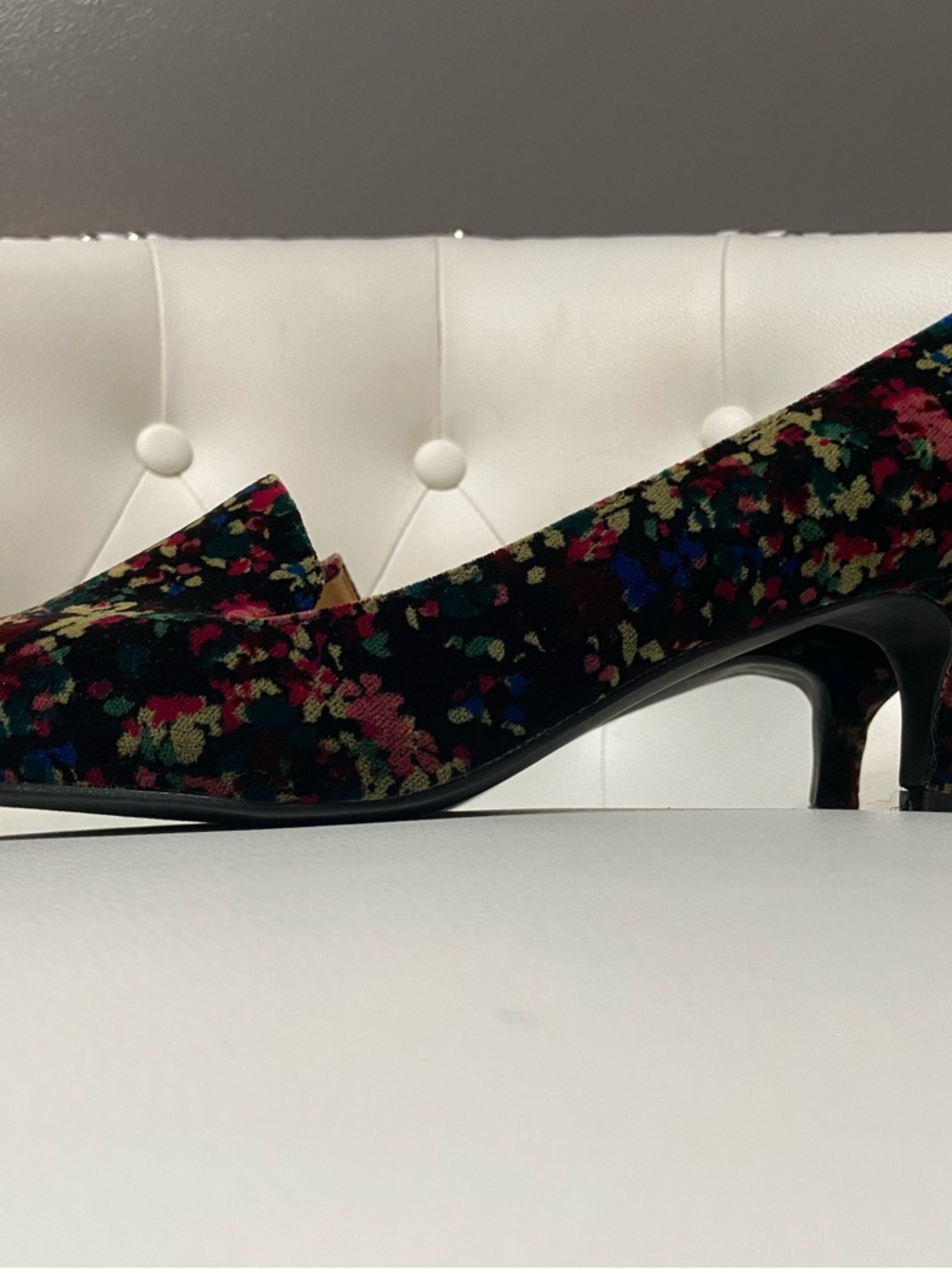 Beautiful BELLINI Bobcat Black Floral Velvet 2.25" Kitten Heel Dark Fairy 11W - Picture 13 of 17